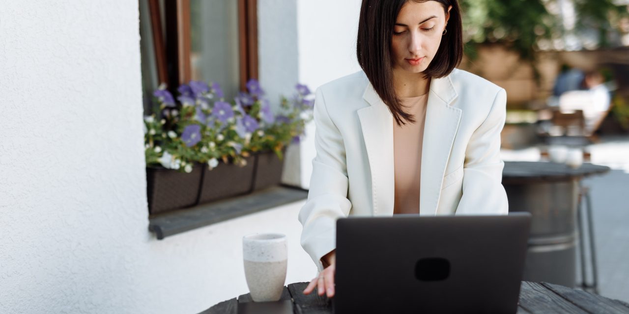 Unveiling the Excitement: Streaming Outdoors on Adult Sites